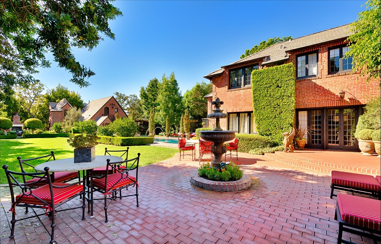 395 Dogwood Ln